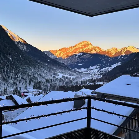 Le Savoisien, In Centrum 150 M Ski-lift * Châtel