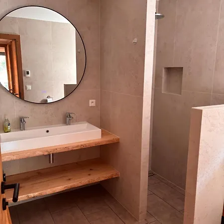 Le Savoisien, In Centrum 150 M Ski-lift *